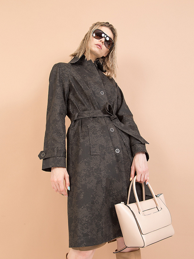 Трендовый плащ: какие модели популярны в 2025 году